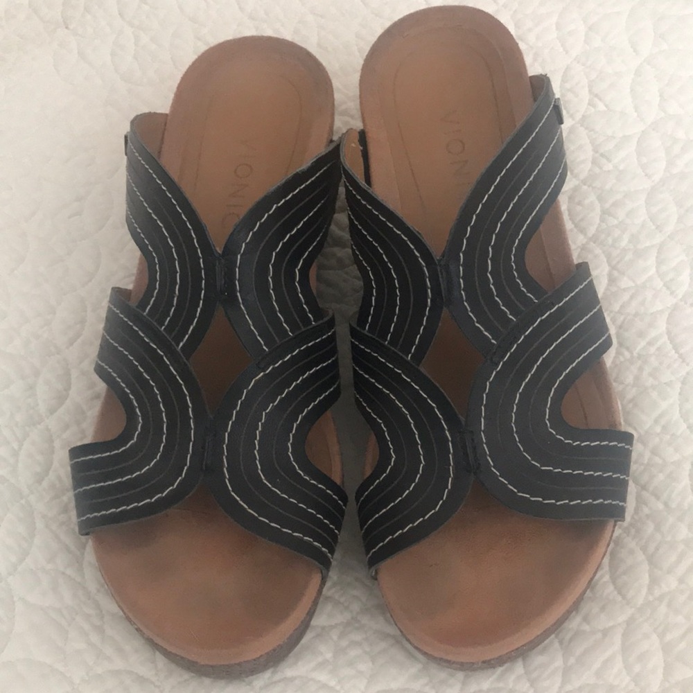 Vionic-wedge Black w/brown Size 8.5